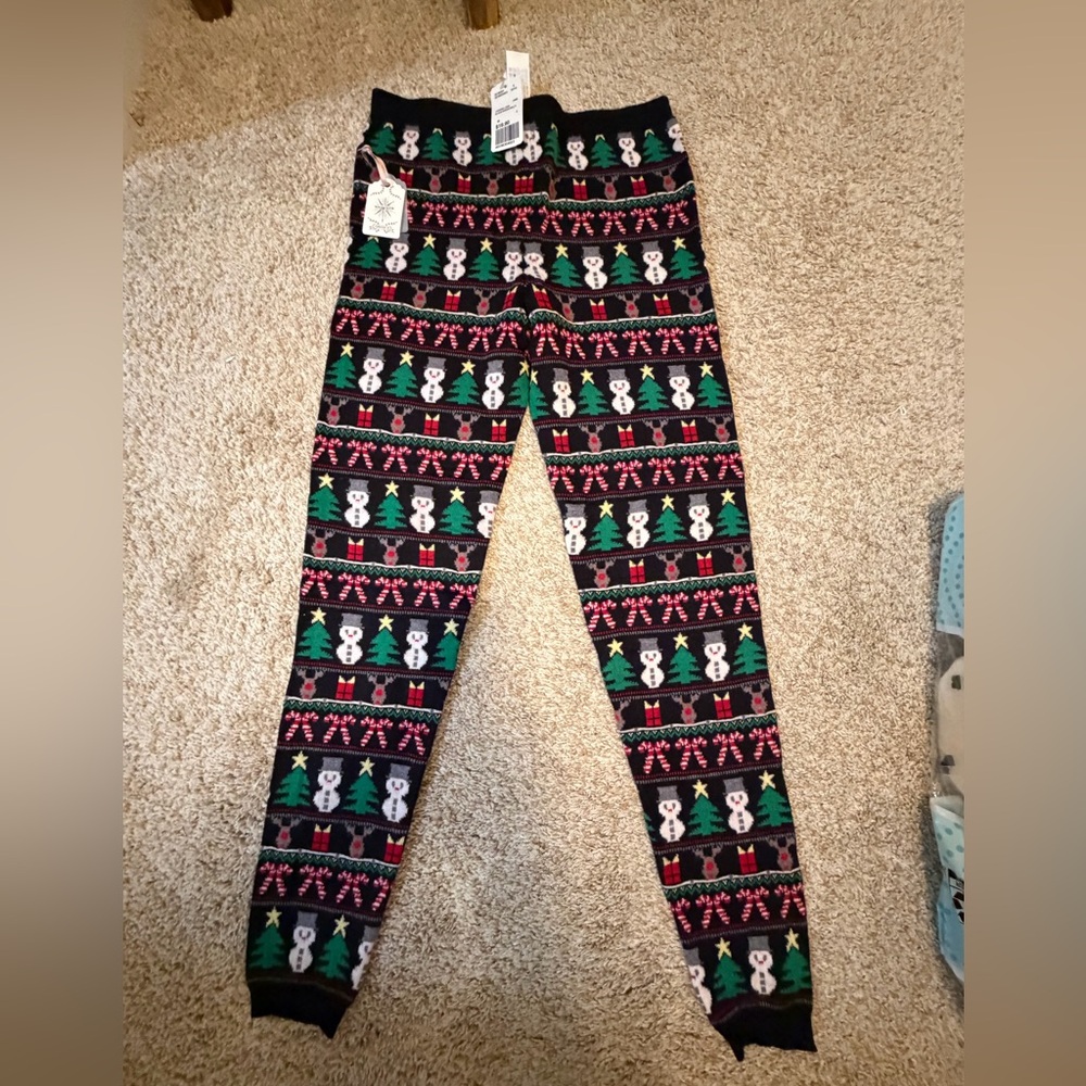 Forever 21 Festive Black and Green Leggings